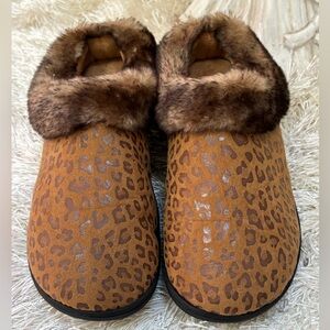 Isotoner Cheetah/Leopard Print Memory Foam Slippers